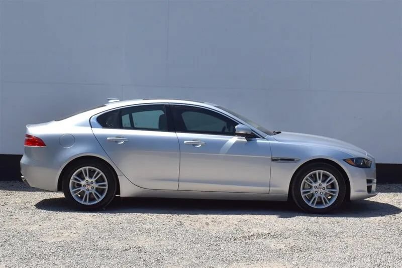 Used 2017 Jaguar XE Premium RWD image 6
