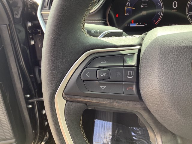 Used 2024 Jeep Grand Cherokee Limited RWD image 13
