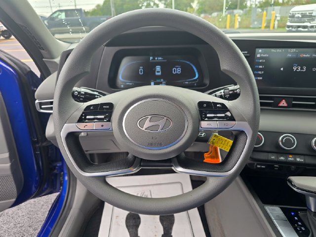 Used 2024 Hyundai Elantra SE FWD image 19