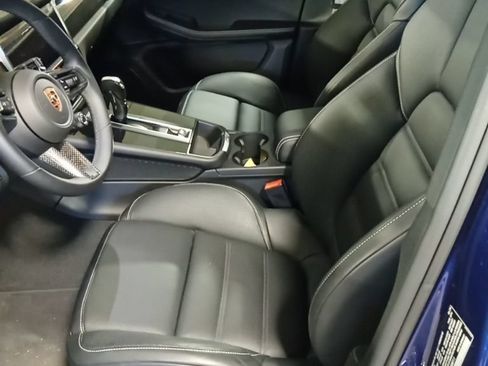 Used 2025 Porsche Macan GTS AWD/4WD image 9