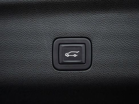 Used 2025 Chevrolet Tahoe Z71 AWD/4WD image 11