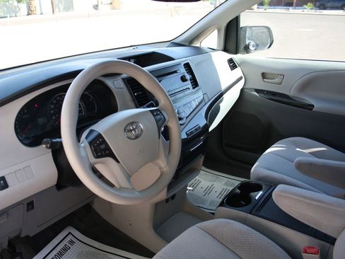 Used 2014 Toyota Sienna LE image 16