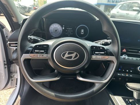 Used 2024 Hyundai Elantra SEL FWD image 21