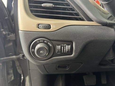 Used 2016 Jeep Cherokee Latitude image 7