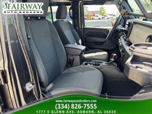 Used 2024 Jeep Gladiator Sport AWD/4WD image 12