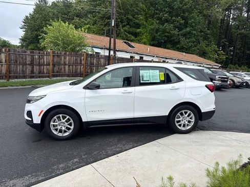 Used 2024 Chevrolet Equinox LS FWD image 4
