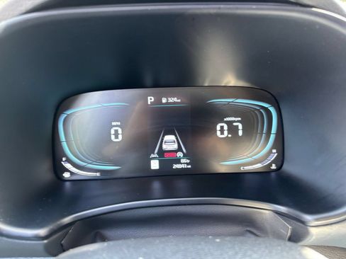 Used 2025 Kia Soul LX w/ LX Technology Package FWD image 37