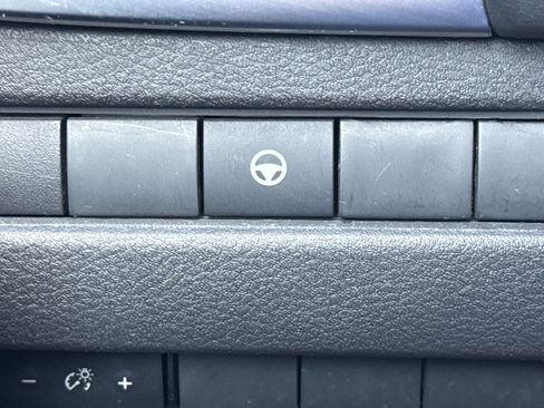 Used 2021 Nissan Rogue SV FWD image 15