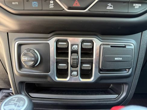 Used 2023 Jeep Wrangler Unlimited w/ Cold Weather Group AWD/4WD image 27