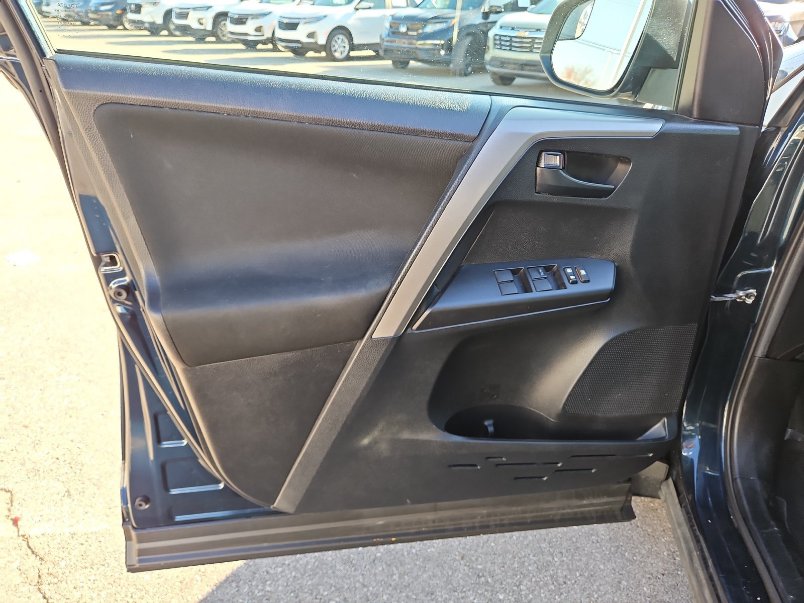 Certified 2018 Toyota RAV4 LE w/ Carpet Mat Package AWD/4WD image 20