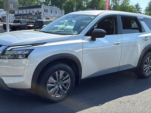 Certified 2024 Nissan Pathfinder S AWD/4WD image 3