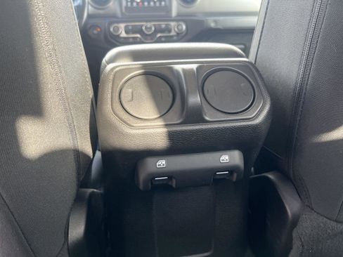 Used 2022 Jeep Gladiator Willys image 23
