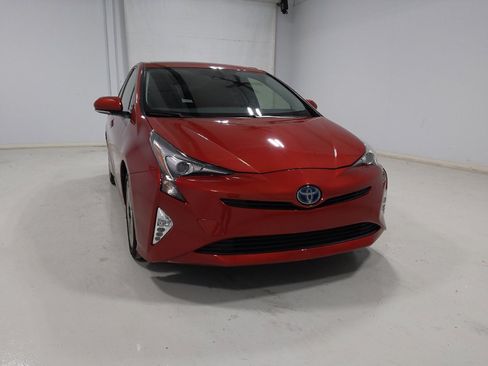 Used 2016 Toyota Prius Three Touring image 14