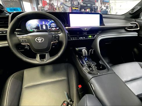 Certified 2025 Toyota Crown Signia image 14