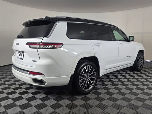 Used 2023 Jeep Grand Cherokee L Summit AWD/4WD image 3