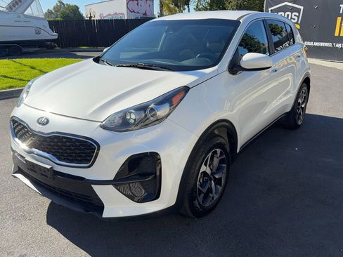 Used 2022 Kia Sportage LX image 3