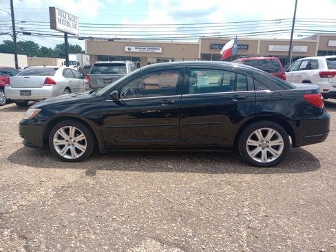 Used 2012 Chrysler 200 LX image 4