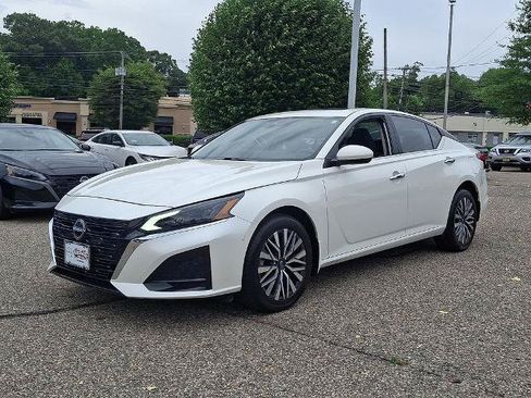 Certified 2023 Nissan Altima 2.5 SV w/ SV Premium Package AWD/4WD image 4