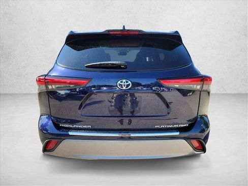 Used 2022 Toyota Highlander Platinum AWD/4WD image 6