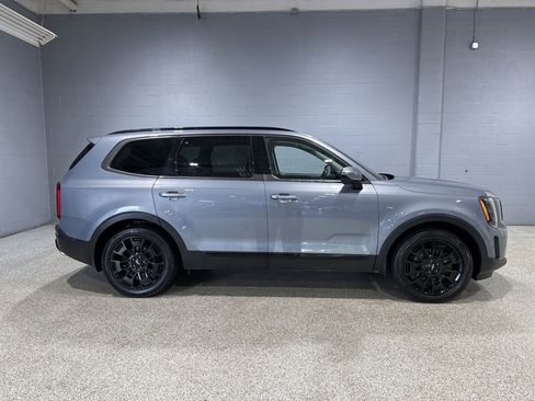 Used 2022 Kia Telluride SX w/ SX Prestige Package AWD/4WD image 3