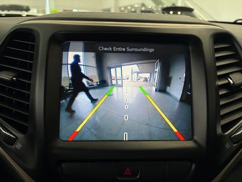 Used 2015 Jeep Cherokee Latitude w/ Cold Weather Group image 32