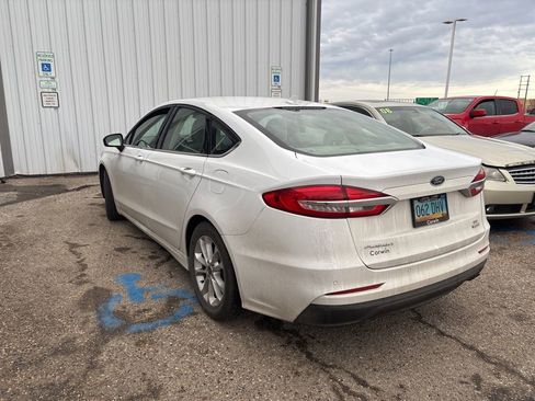 Used 2019 Ford Fusion SE FWD image 4