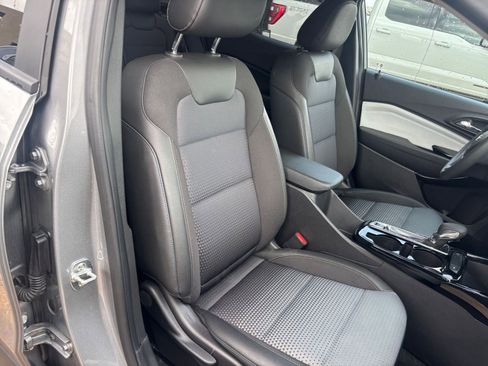 Used 2025 Chevrolet Trax LT FWD image 35
