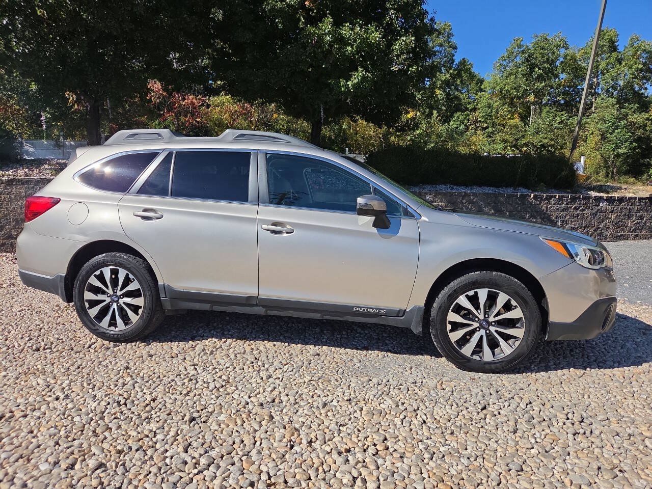 Used 2015 Subaru Outback 2.5i Limited AWD/4WD image 8