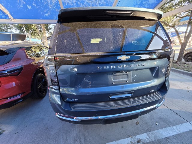 Used 2025 Chevrolet Suburban LT w/ Comfort Package AWD/4WD image 5