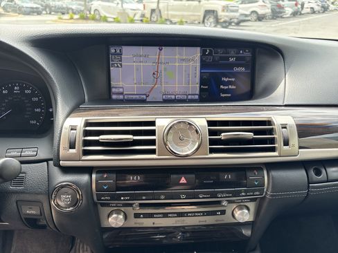 Used 2013 Lexus LS 460 AWD w/ Comfort Pkg image 24