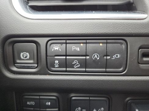 Used 2021 Chevrolet Tahoe Z71 w/ Z71 Signature Package image 13