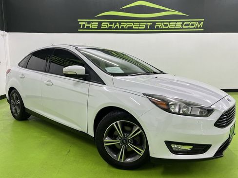 Used 2016 Ford Focus SE image 1