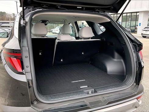 Used 2025 Hyundai Tucson SE image 29