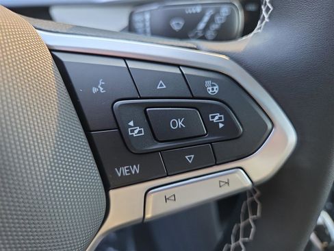 New 2025 Volkswagen Taos SEL image 19