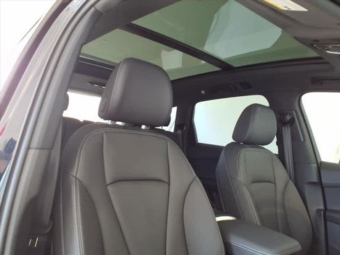 Used 2025 Audi Q7 Premium w/ Convenience Plus Package image 22