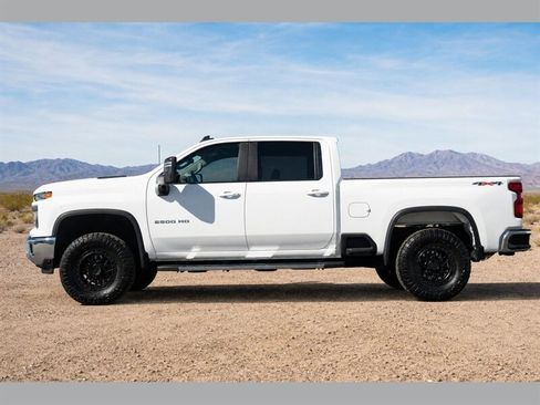 Used 2025 Chevrolet Silverado 2500 LT w/ Convenience Package AWD/4WD image 4
