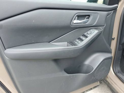 Used 2025 Nissan Rogue SV AWD/4WD image 20