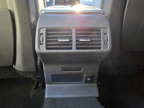 Used 2021 Land Rover Range Rover Velar R-Dynamic S image 39