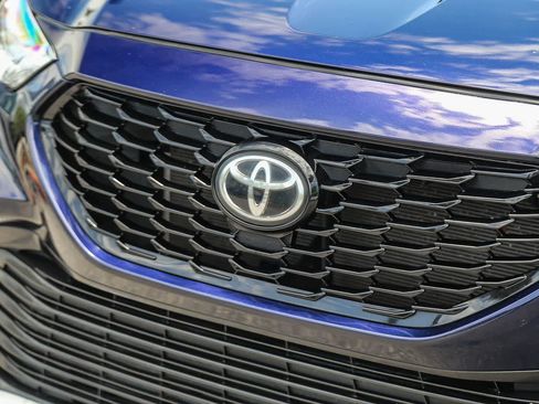 Used 2022 Toyota Highlander XSE FWD image 11