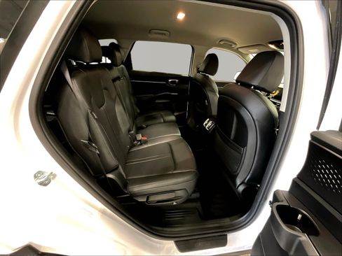 Used 2025 Kia Sorento S FWD image 25