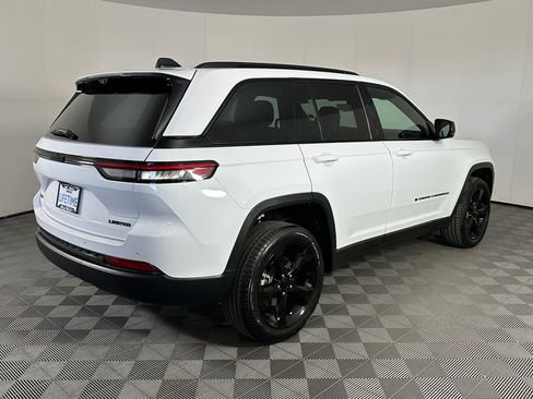New 2025 Jeep Grand Cherokee Limited w/ Luxury Tech Group II image 20