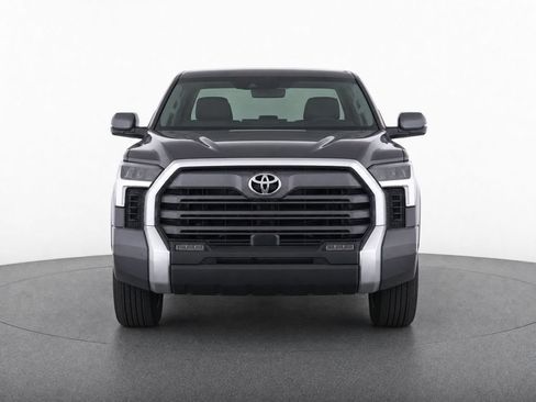Used 2025 Toyota Tundra Limited AWD/4WD image 7
