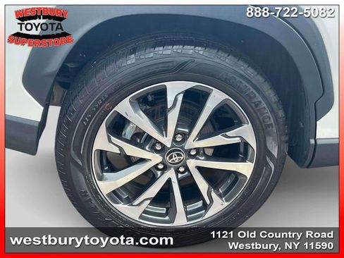 Used 2023 Toyota Corolla Cross XLE w/ Convenience Package AWD/4WD image 12