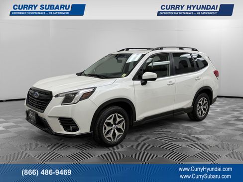 Used 2023 Subaru Forester Premium image 1