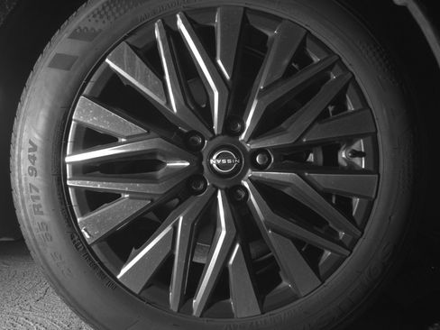 Used 2025 Nissan Altima 2.5 SV FWD image 13