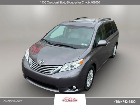 Used 2015 Toyota Sienna XLE image 2