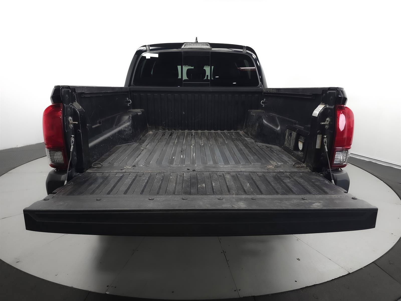 Used 2019 Toyota Tacoma TRD Sport AWD/4WD image 10