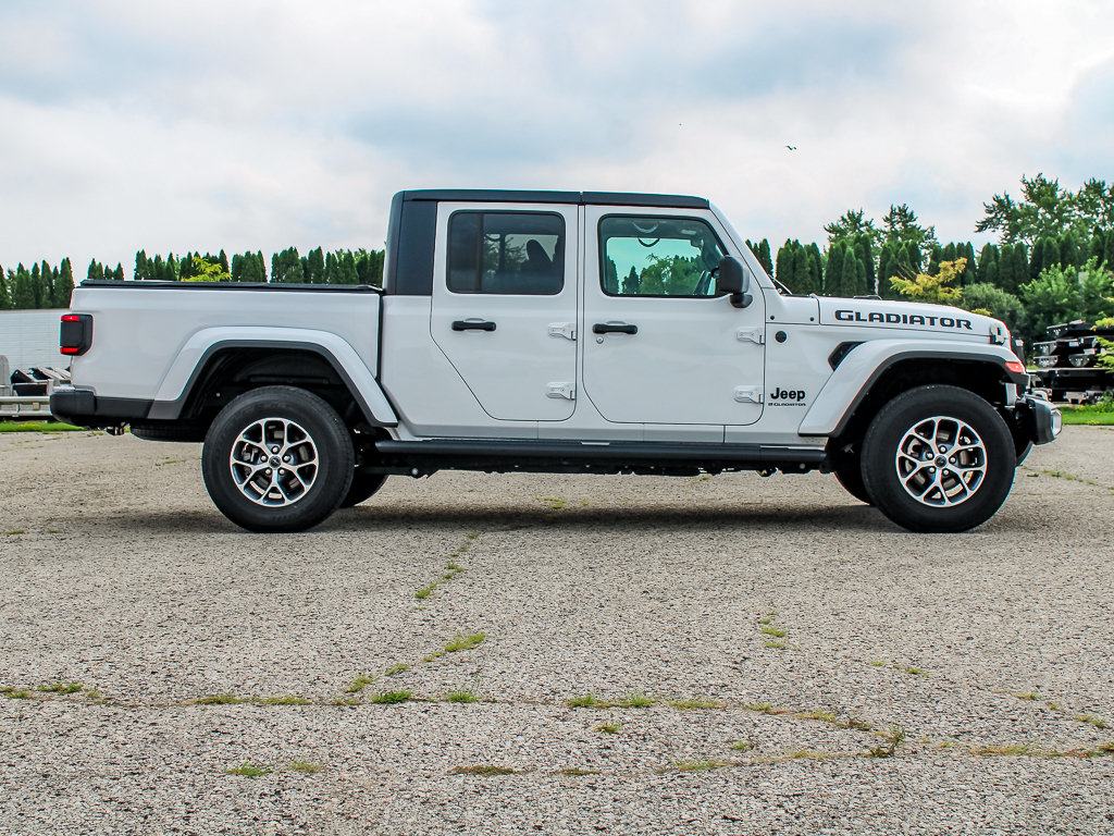 Used 2024 Jeep Gladiator Sport w/ Dual Top Group AWD/4WD image 3