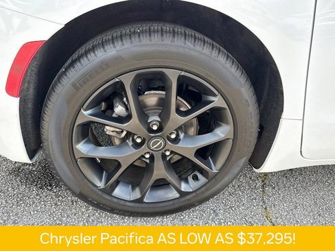 Used 2026 Chrysler Pacifica Limited w/ S Appearance Package FWD image 33