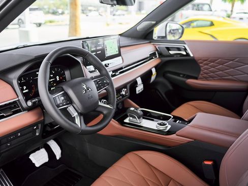 New 2026 Mitsubishi Outlander SEL image 2